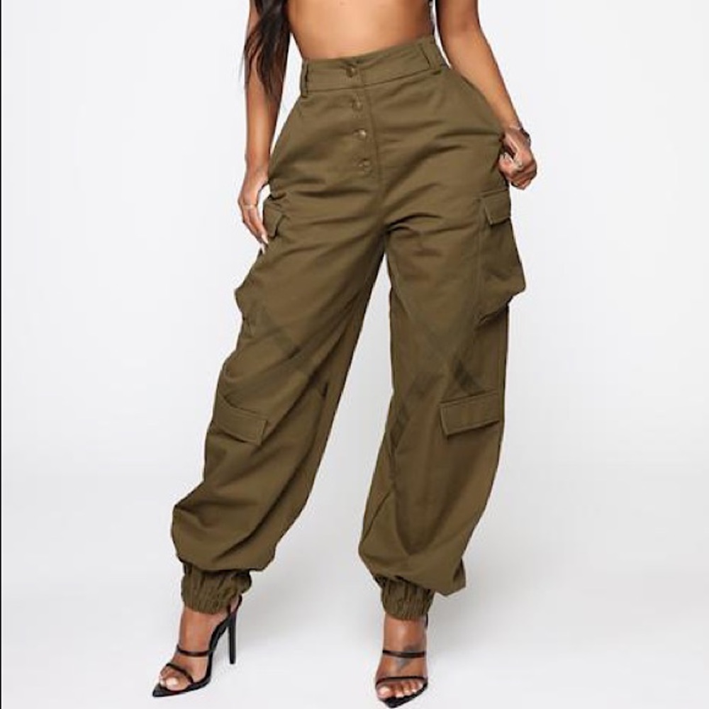 Baggy high-waisted army green cargo pants